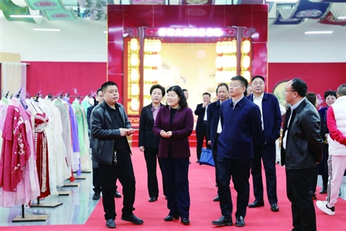 菏泽市中级人民法院调研曹县汉服产业